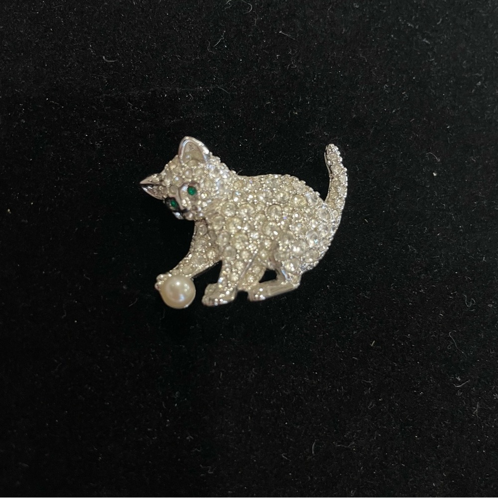 Swarovski Silver Cat Brooch with Pearl Detail
